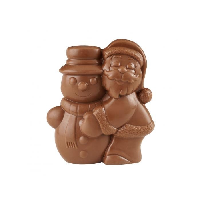 Un petit père noël qui enlace un bonhomme de neige en chocolat au lait.